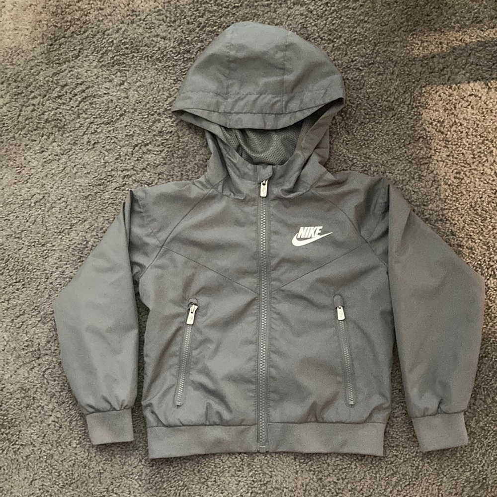 NWOT gray Nike windbreaker size 3T